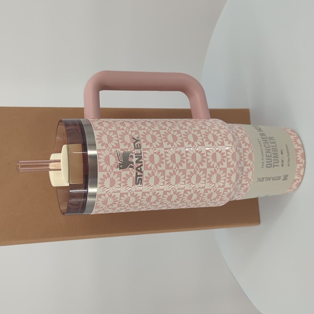New STANLEY Quencher H2.0 Flowstate Tumbler cup 30 OZ Peach Whip Sunflower 🌻